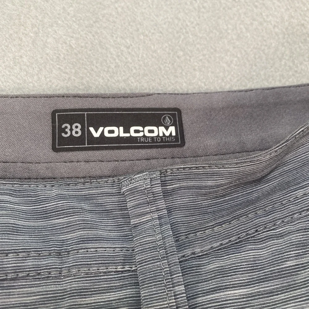 Volcom Mens Surf Turf 4 Way Stretch Gray Shorts Surfing Outdoor Beach 38 NWT